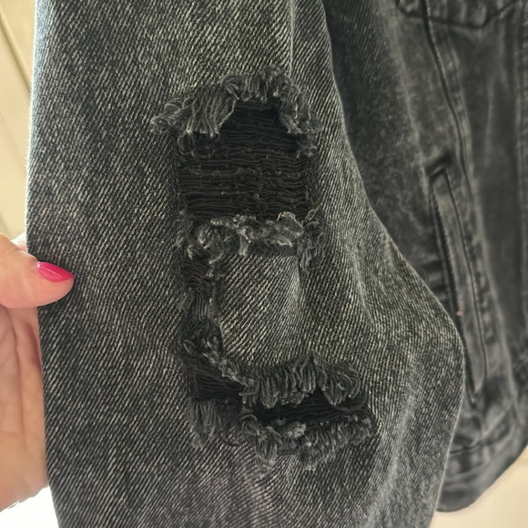 Forever 21 black distressed, denim jacket size medium - Picture 4 of 7